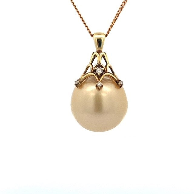 Parrys Jewellers 18ct Yellow Gold South Sea Pearl & Diamond Pendant